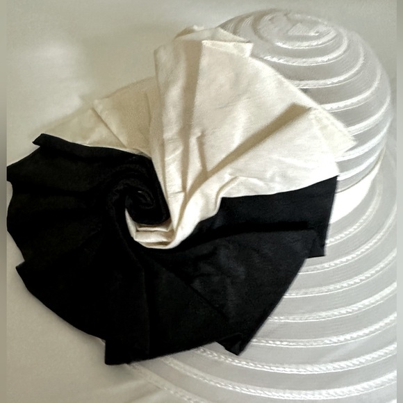 Nicole & Co Derby Hat with silk accents - Picture 3 of 7